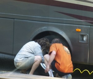 Helping fellow lady RVr Damsel in distress