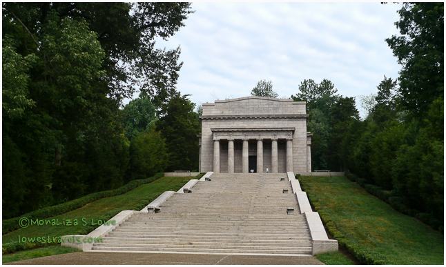 Lincoln memorial building