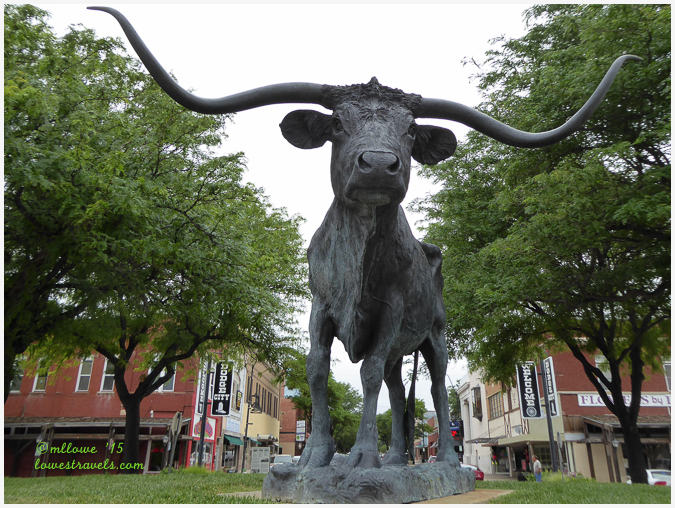 El Capitan monument in Dodge City