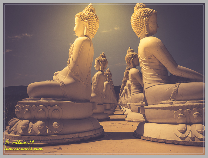 1000 Buddhas statute